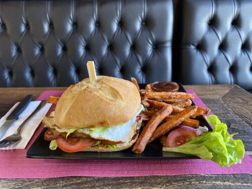 Le Barbecue Sunrise Burger